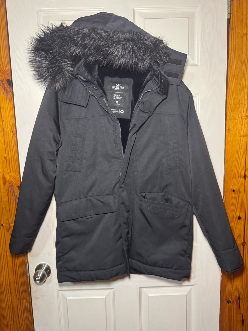 Hollister Men's Black Puffer Parka with Faux Fur Hood